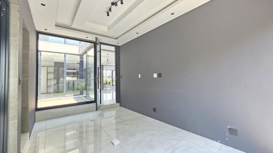 6 Bedroom Property for Sale in The Islands Estates North West